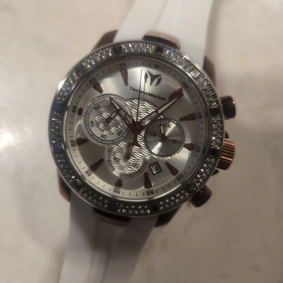 4 Technomarine Luxury Black and Gold Watch with Red Accents. New With Tags. - Picture 14 of 16